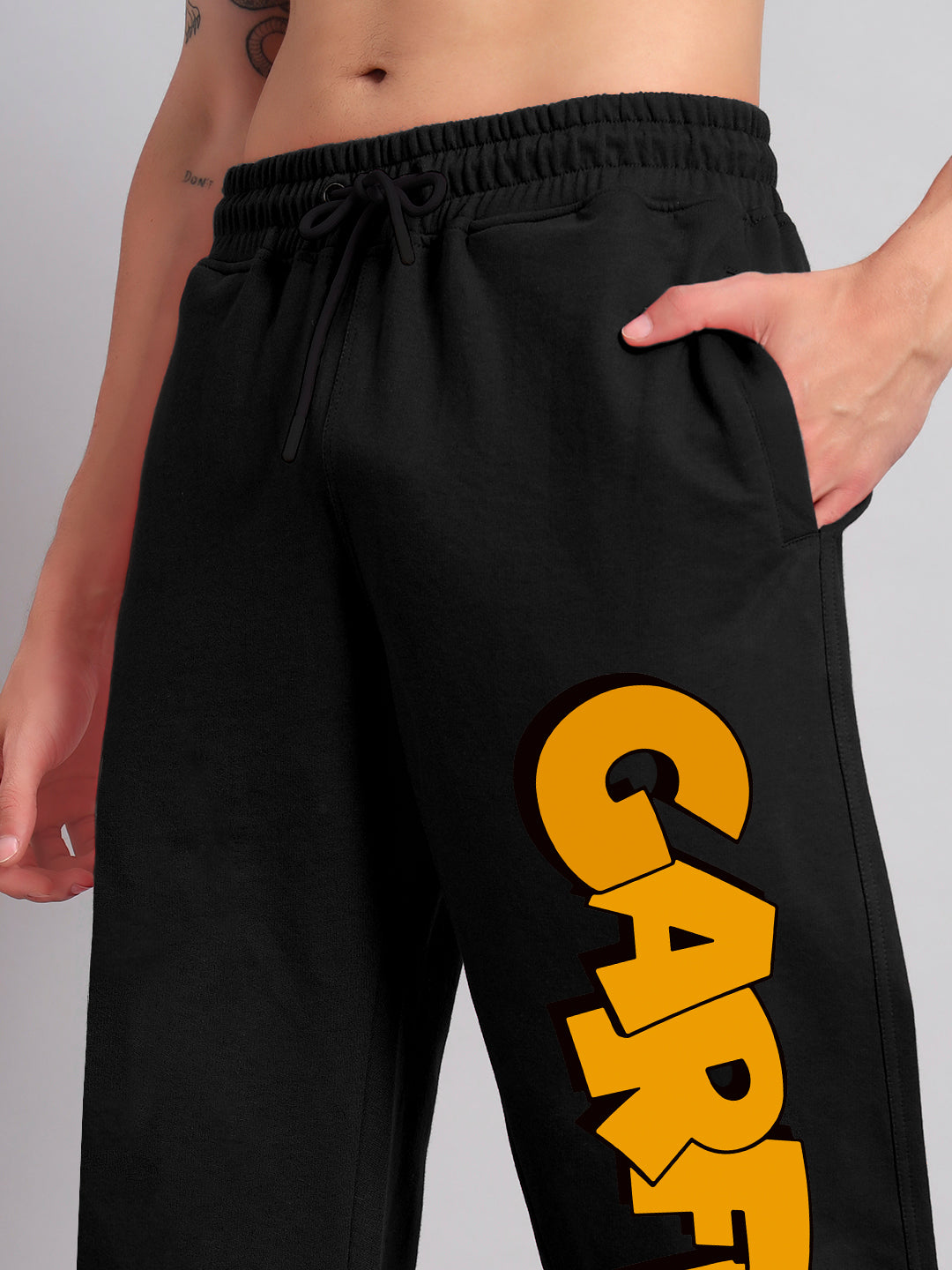 SMUG GARFIELD RELAXED FIT JOGGER (BLACK)