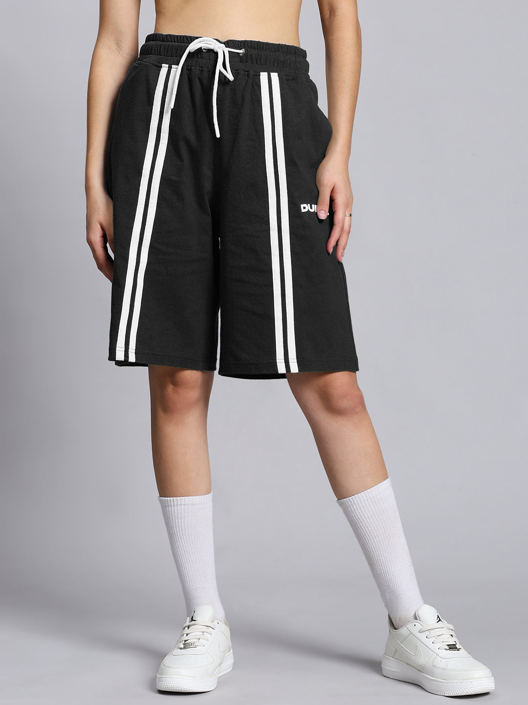 WOMEN'S OUTLOOK REGULAR FIT SHORTS (BLACK)