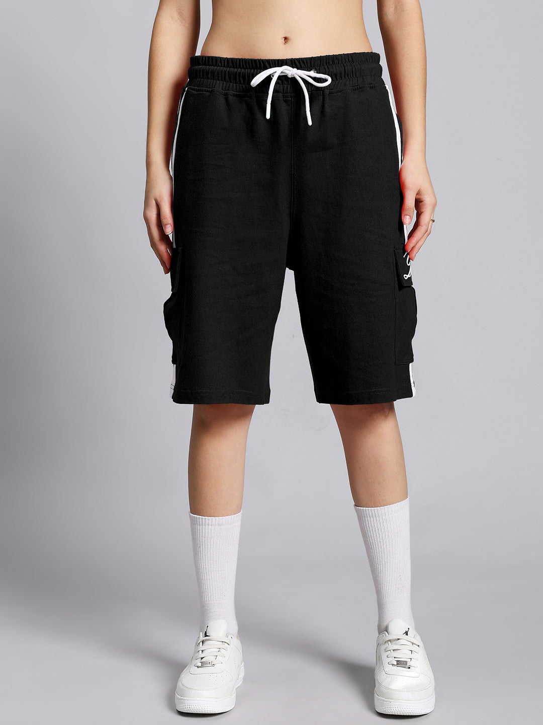 WOMEN'S SCOTIA REGULAR FIT SHORTS (BLACK)