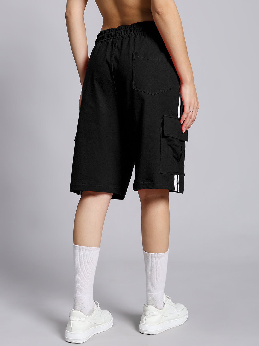 WOMEN'S SCOTIA REGULAR FIT SHORTS (BLACK)