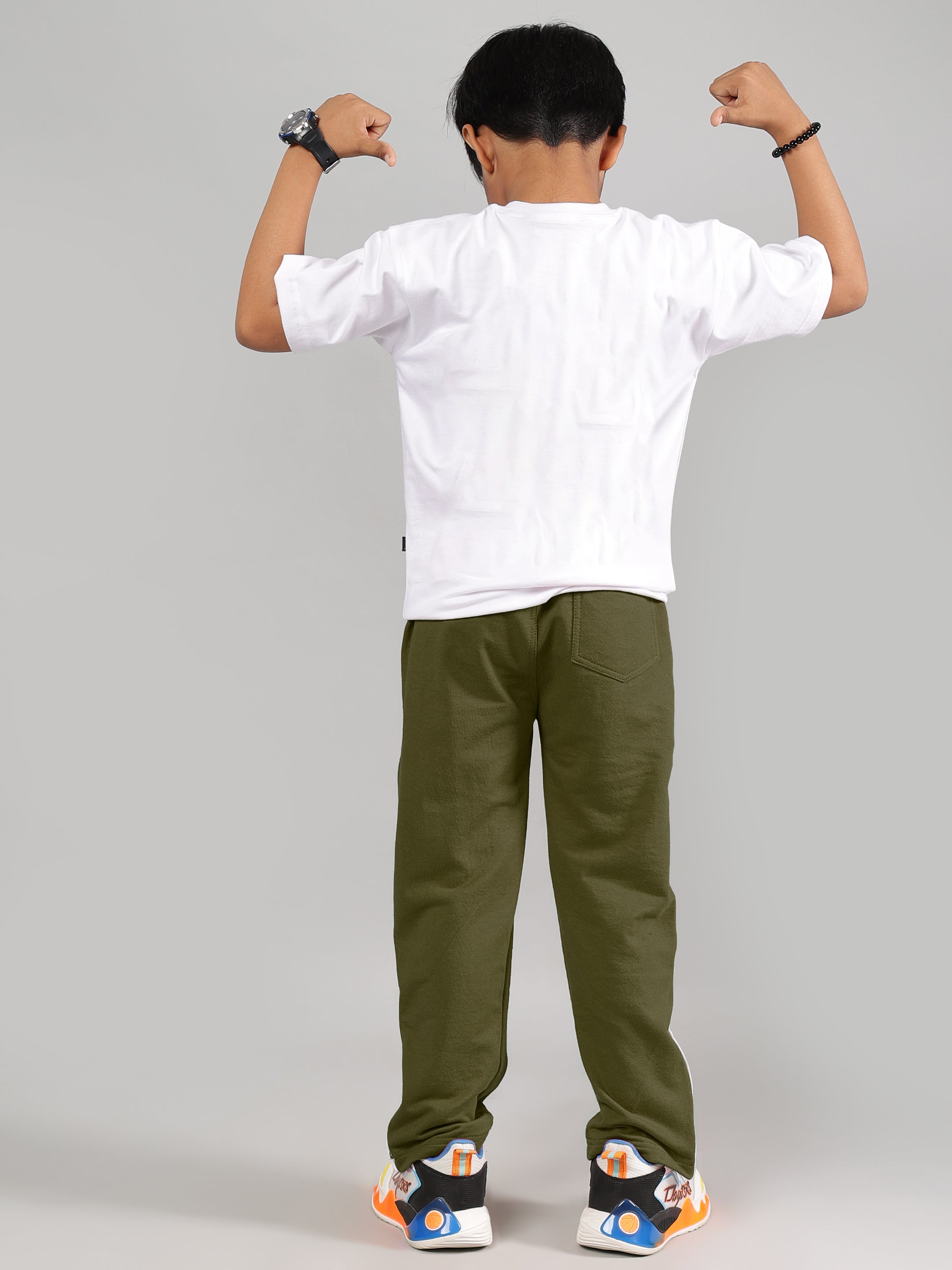 WINNIE THE POOH CO-ORD FOR BOYS & GIRLS (WHITE OLIVE-GREEN)