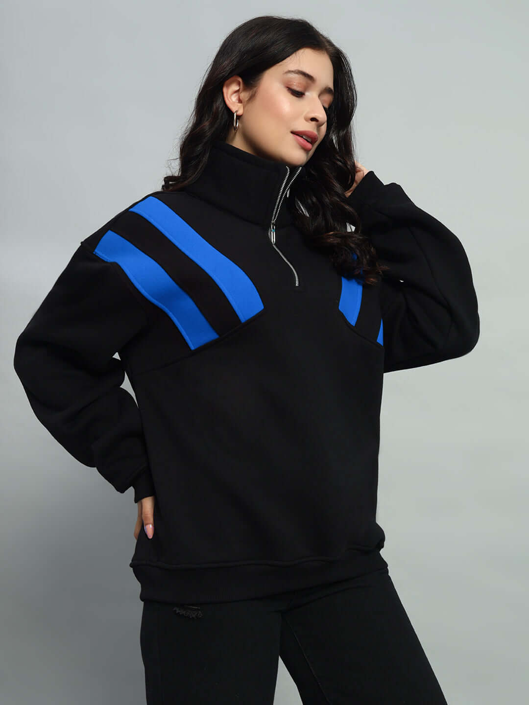 Stylish women’s crossbar fleece colorblock jacket in black and blue with half-zip design, perfect for casual wear.
