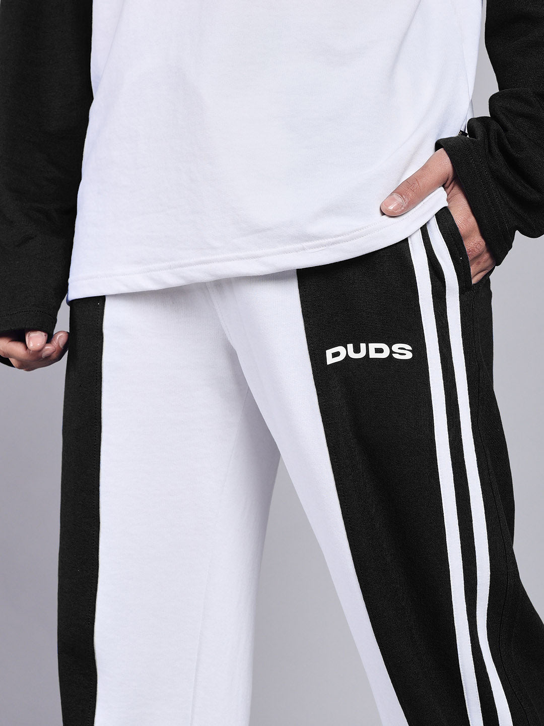 BALMY RELAXED FIT JOGGER (WHITE-BLACK)