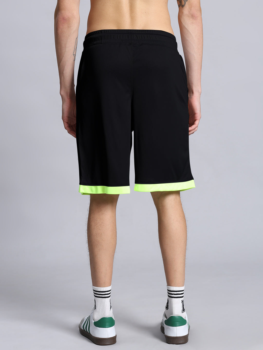 HOOKUP REFLECTOR REGULAR FIT SHORTS (BLACK)