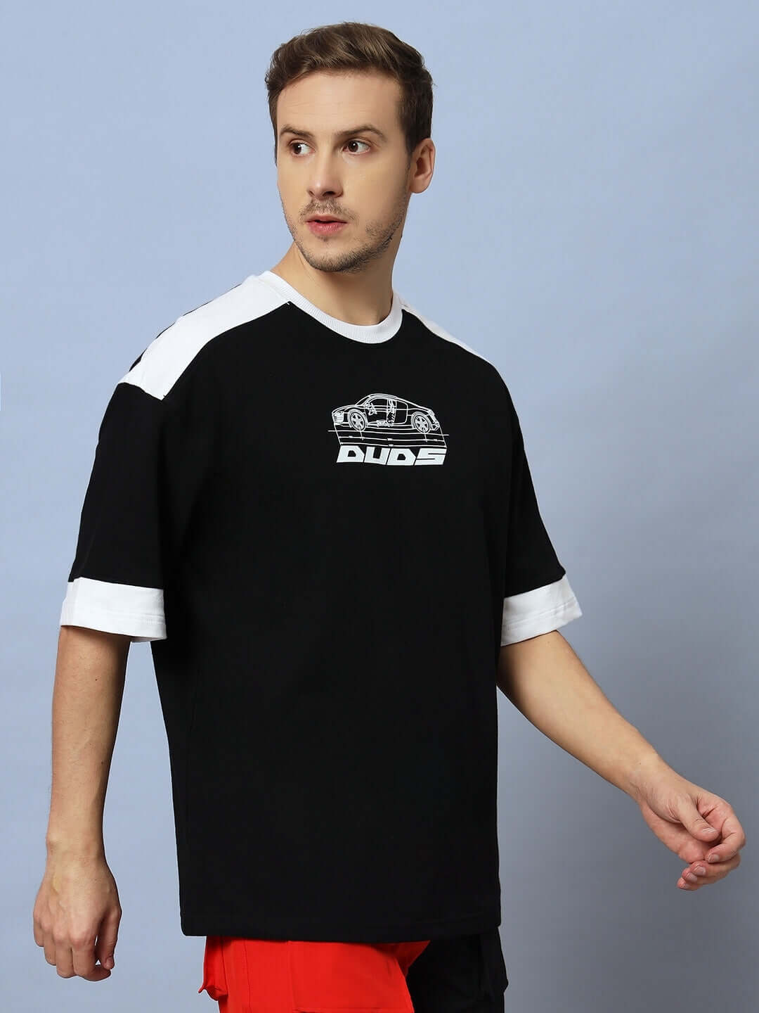 Model wearing Audi R8 Oversized T-Shirt Black with graphic design, showcasing streetwear style and comfortable fit.