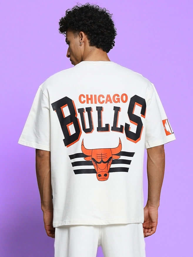 Model wearing Blaze Bulls oversized T-shirt in off-white, featuring bold Chicago Bulls graphic print on the back.