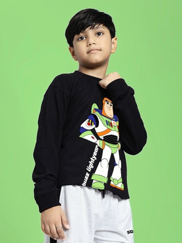 Child wearing BUZZ LIGHTYEAR SWEATSHIRT FOR BOYS AND GIRLS BLACK with graphic design in a bright green background.