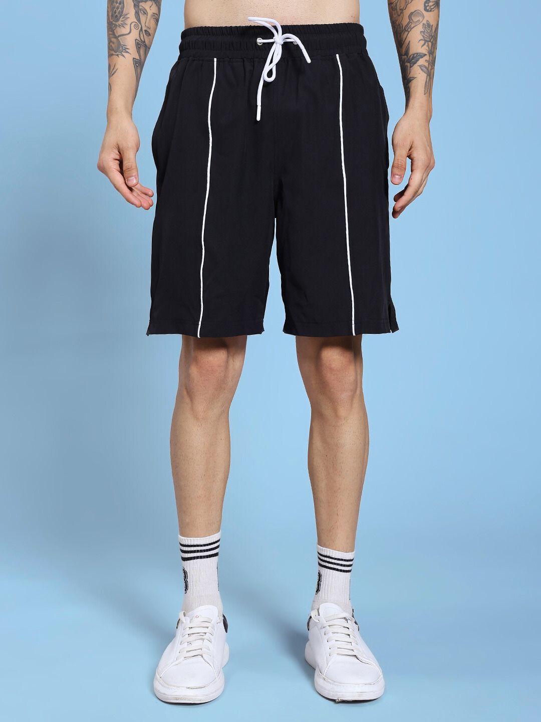 CHAMPION ZONE REGULAR FIT CO-ORD SET WHITE NEON BLACK - Men's black shorts with white piping, part of a sporty coordinated set.