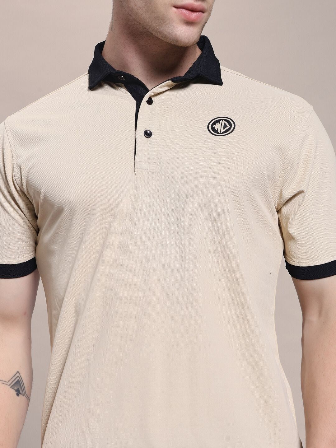 EDGE POLO REGULAR FIT T-SHIRT BEIGE BLACK - Classic two-tone design, premium cotton material, showcasing sophisticated streetwear style.