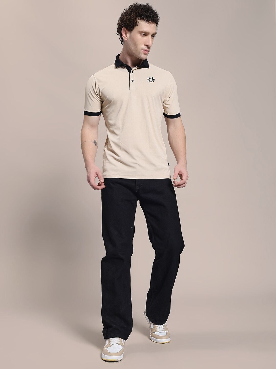 EDGE POLO REGULAR FIT T-SHIRT BEIGE BLACK on model, showcasing two-tone design and classic polo collar.