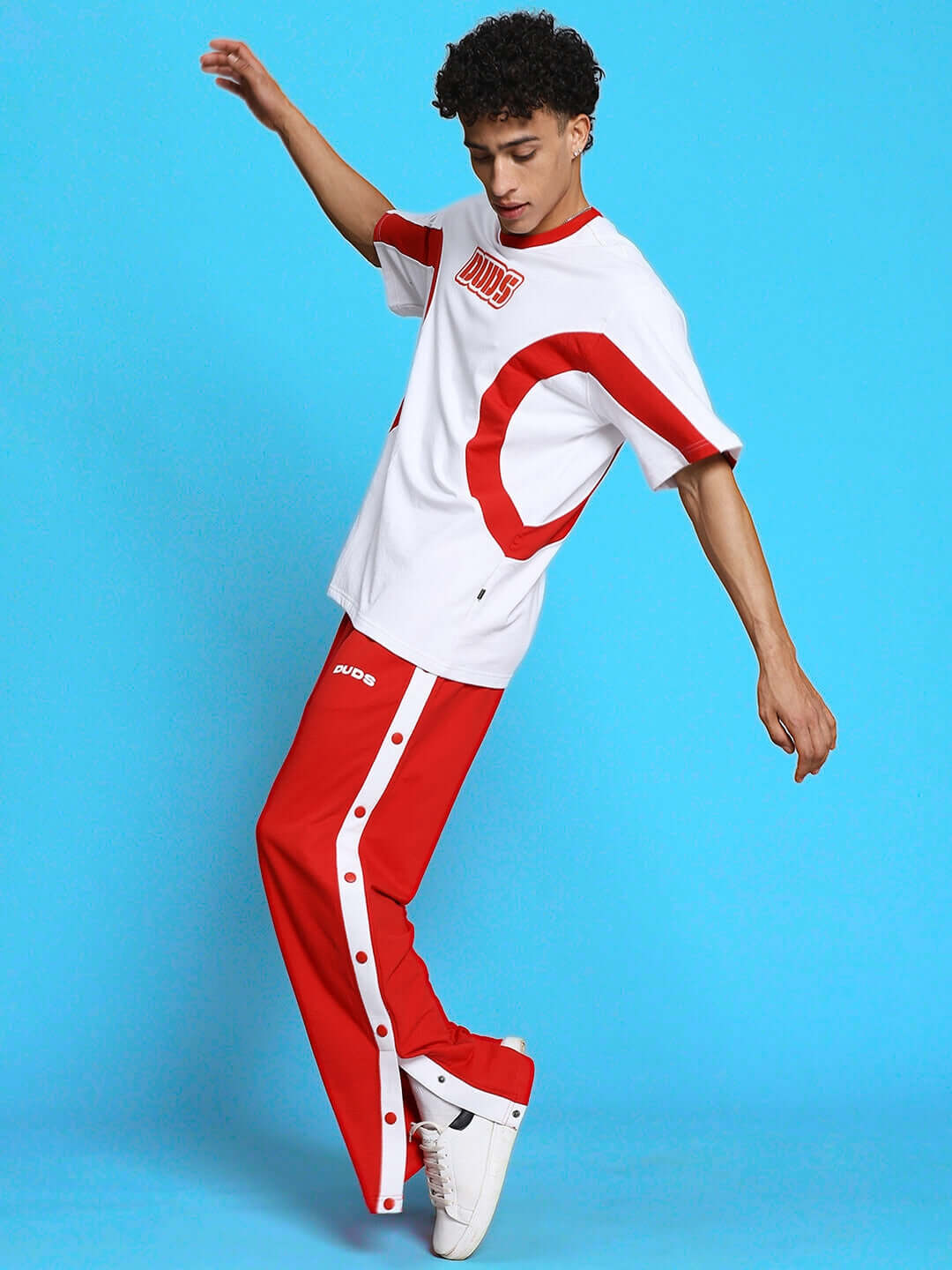 Model wearing EZEL RELAXED FIT CO-ORD SET WHITE-RED, unisex outfit ideal for kids, featuring a stylish and comfortable design in cotton.