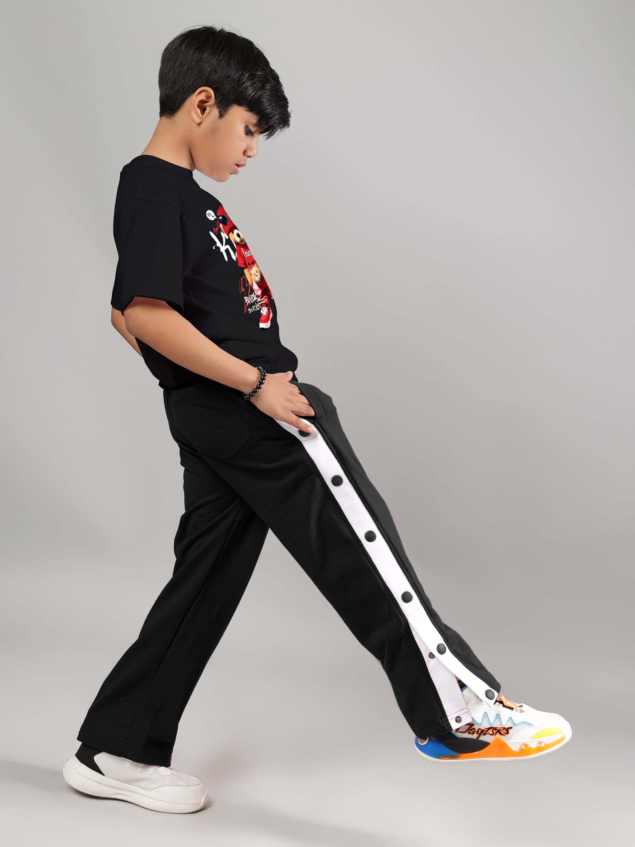 EZEL JOGGER FOR BOYS & GIRLS BLACK, stylish kids' outfit with custom fit option