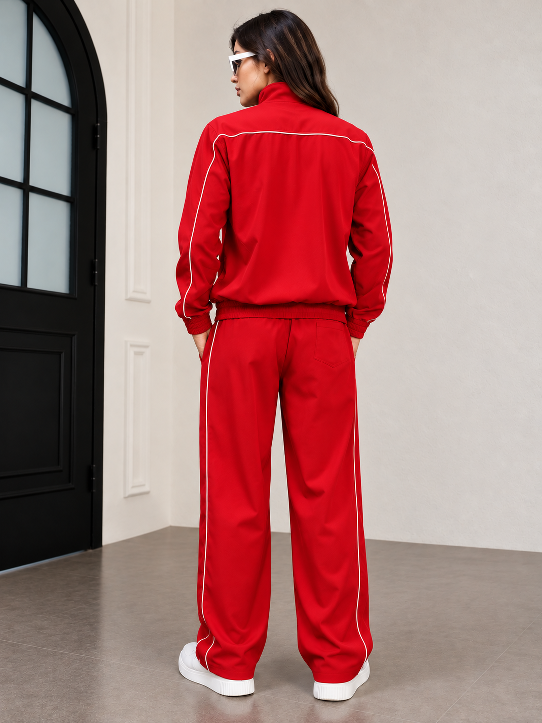 WOMEN RAIDER RELAXED PANT JOGGER BLACK RED