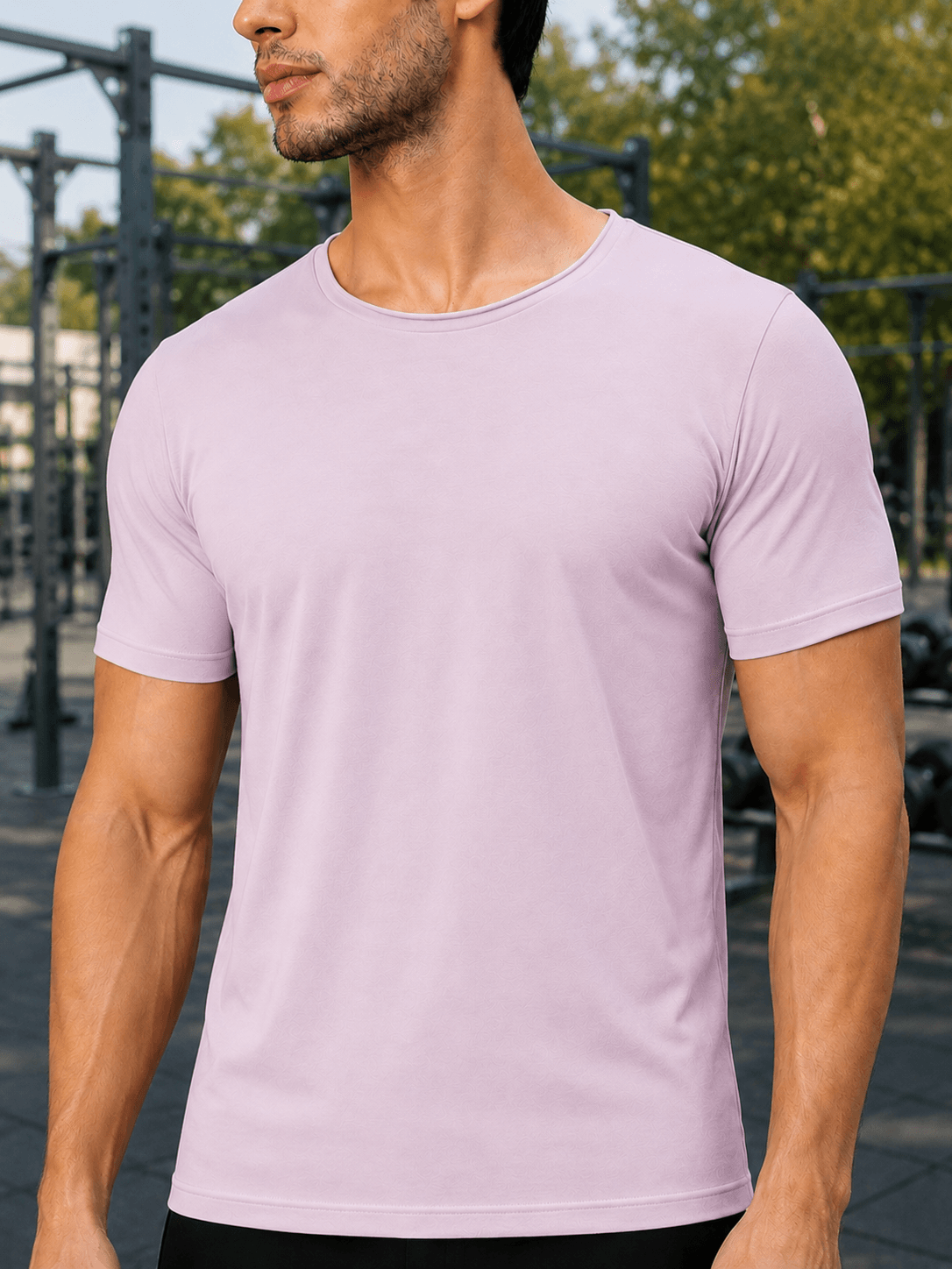 BEDROCK FIT REGULAR FIT T-SHIRT LILAC worn by a man in a gym setting with exercise equipment in the background.