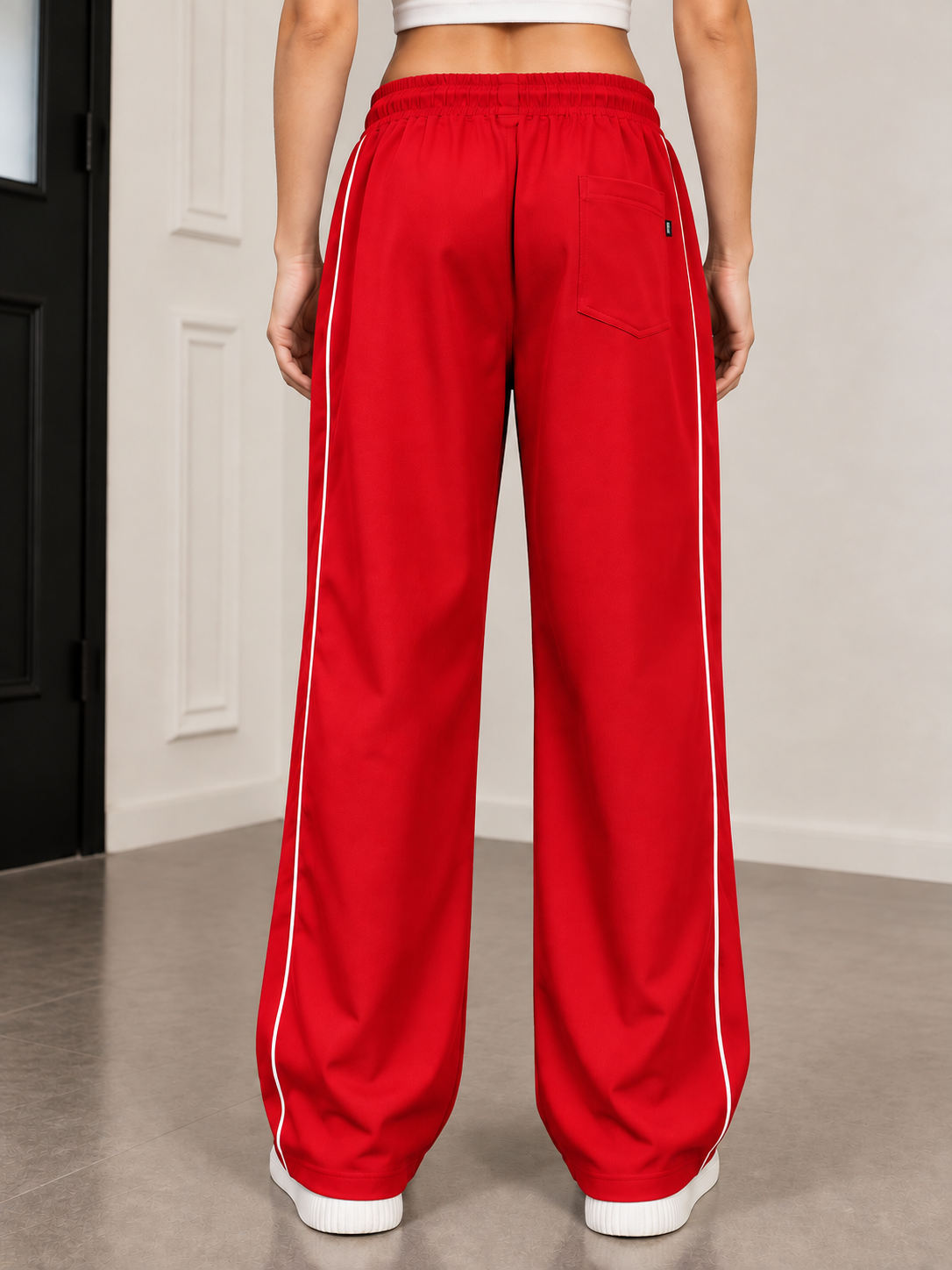 WOMEN RAIDER RELAXED PANT JOGGER BLACK RED