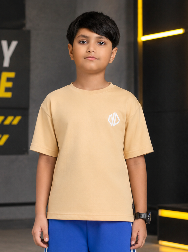 NEO STREET DROP T-SHIRT FOR BOYS GIRLS RED BEIGE worn by a boy in a beige t-shirt with a modern design.