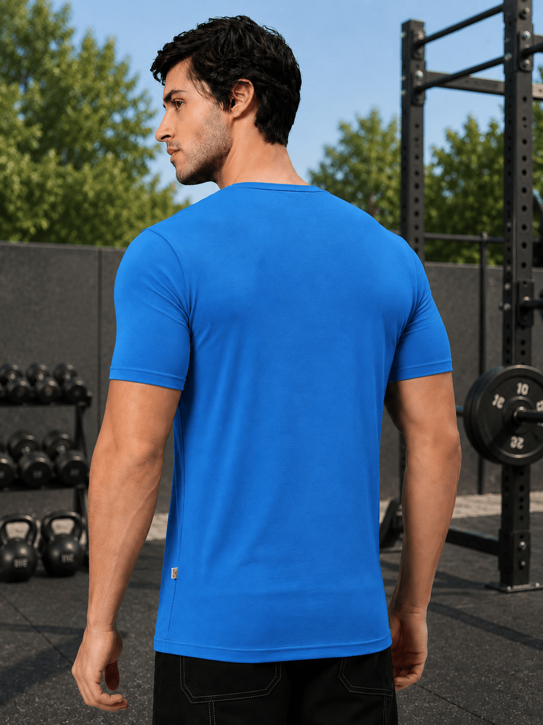 BEDROCK FIT REGULAR FIT T-SHIRT ROYAL BLUE worn by a model in a fitness setting, showcasing its vibrant color.