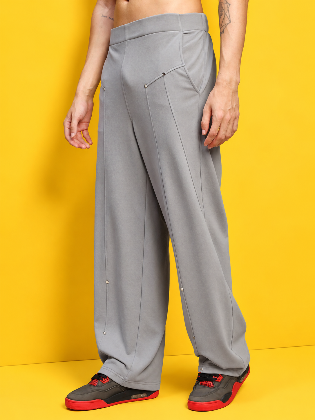 METALLIC HARDWARE ACCENT JOGGERS GREY