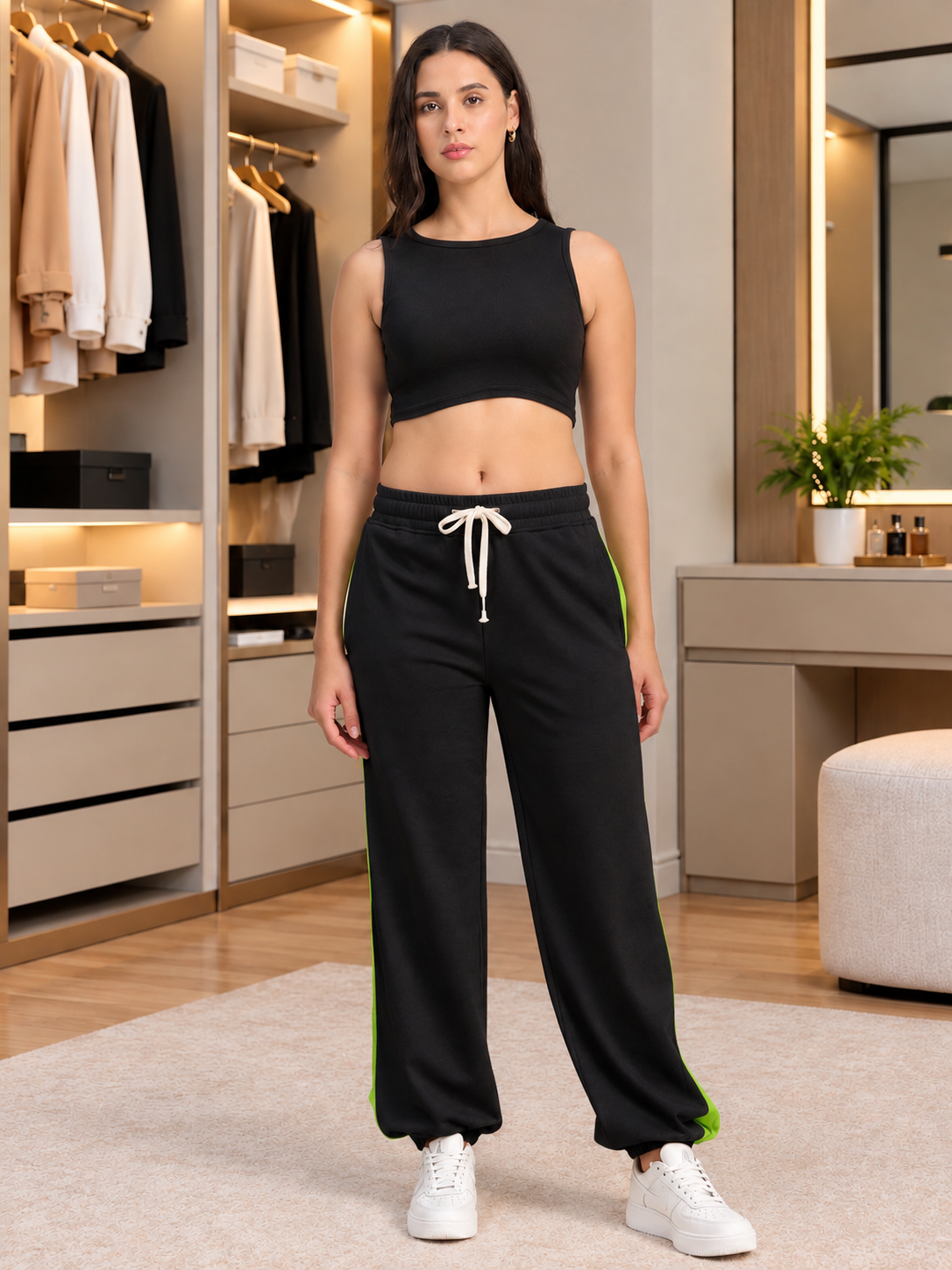 WOMEN CURIOUS GRAPHIC JOGGERS BLACK