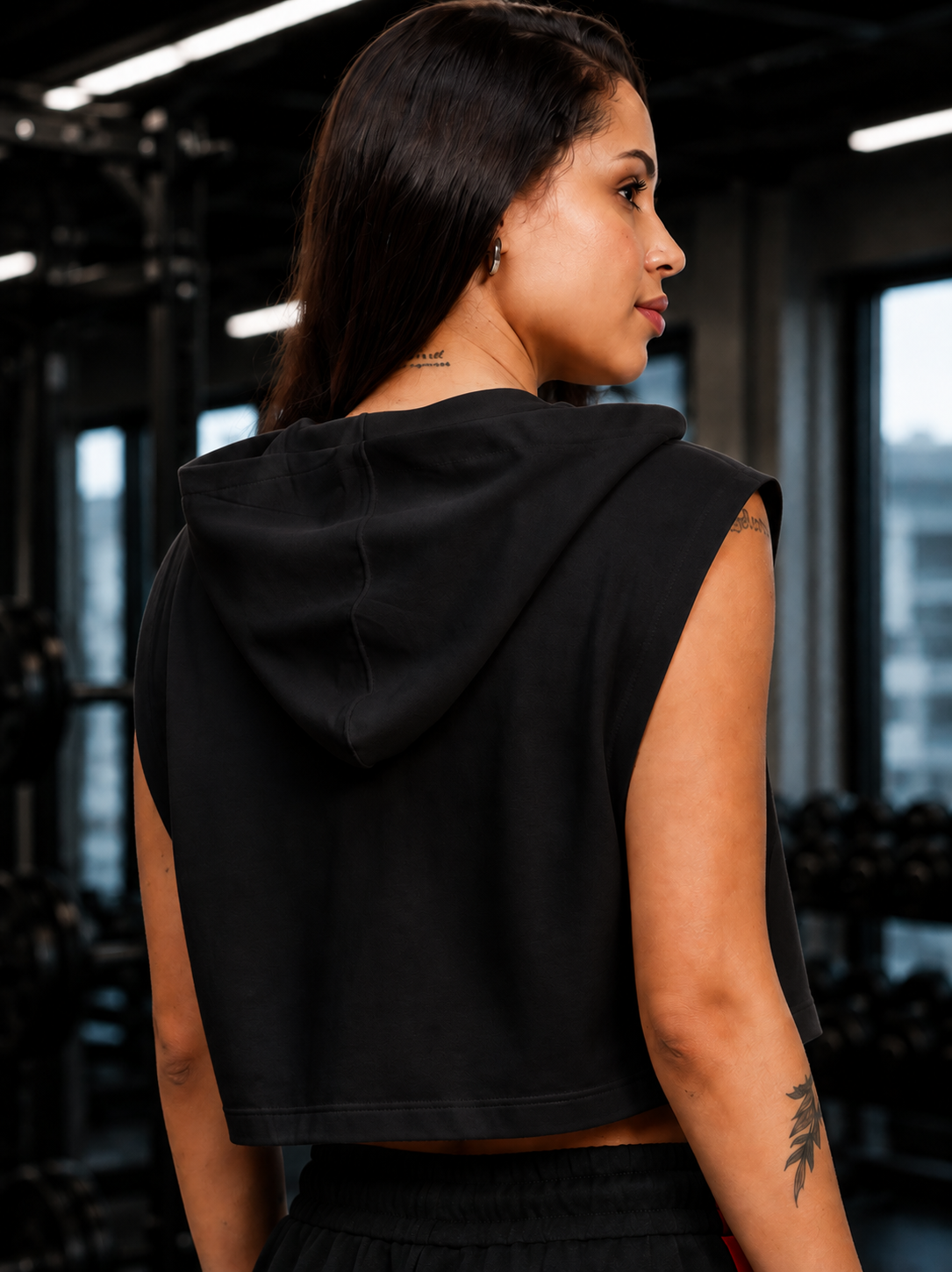 WOMEN OFF-DUTY SLEEVELESS CROP T-SHIRTS BLACK