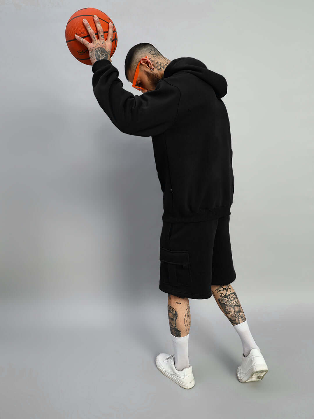 Person wearing WEARDUDS FOCUS FLEECE HOODIE BLACK holding a basketball