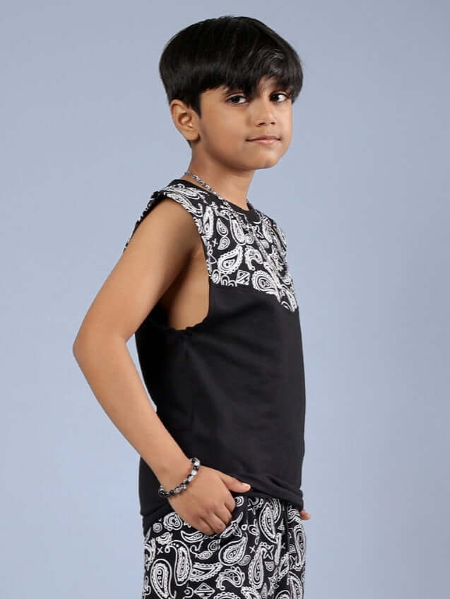 Child wearing Freestyler Oversized T-shirt for Boys & Girls Black showcasing custom fit.