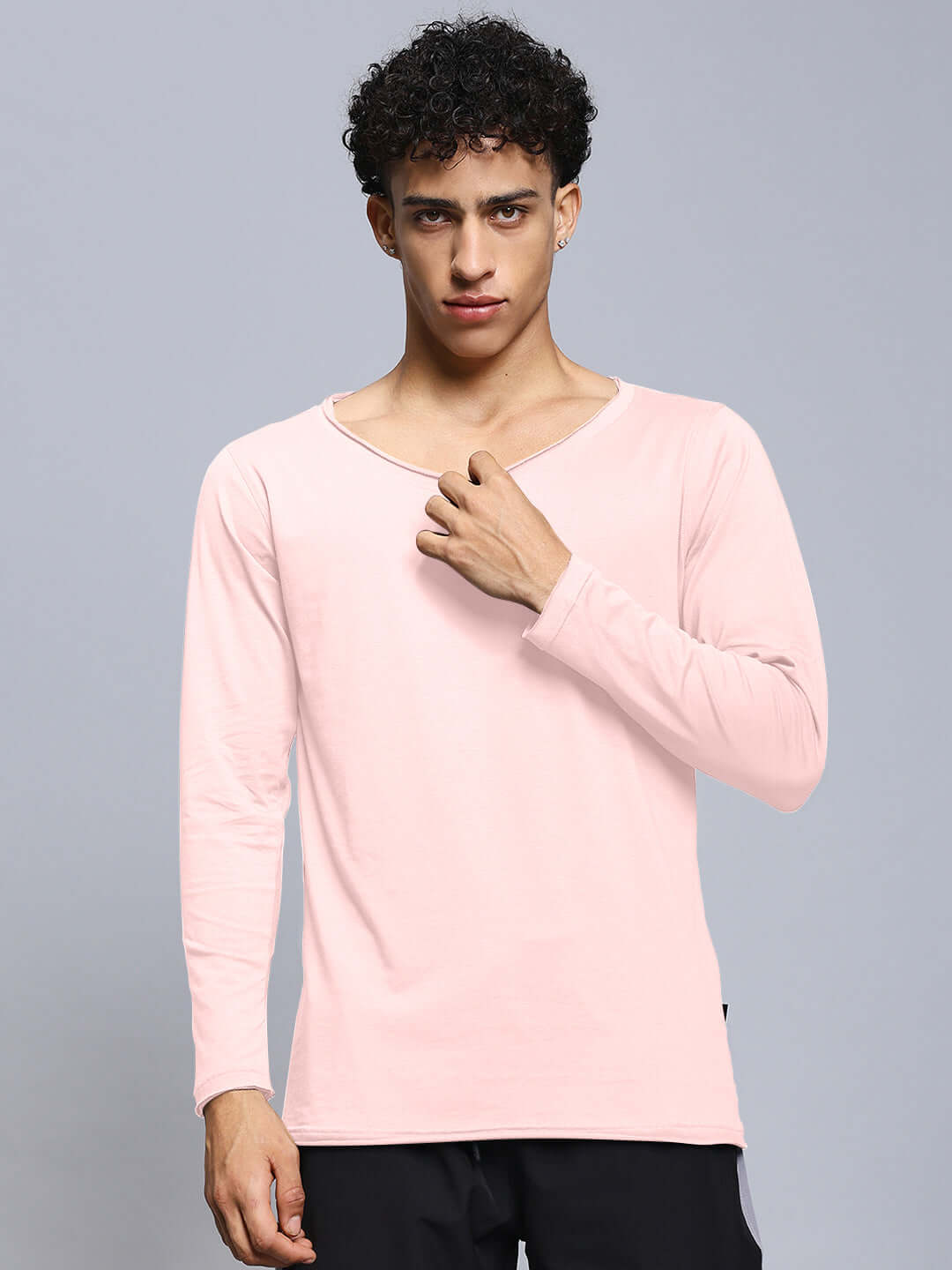 Model wearing JOEL slim fit baby pink sweatshirt, made from 100% cotton, showcasing style and comfort.