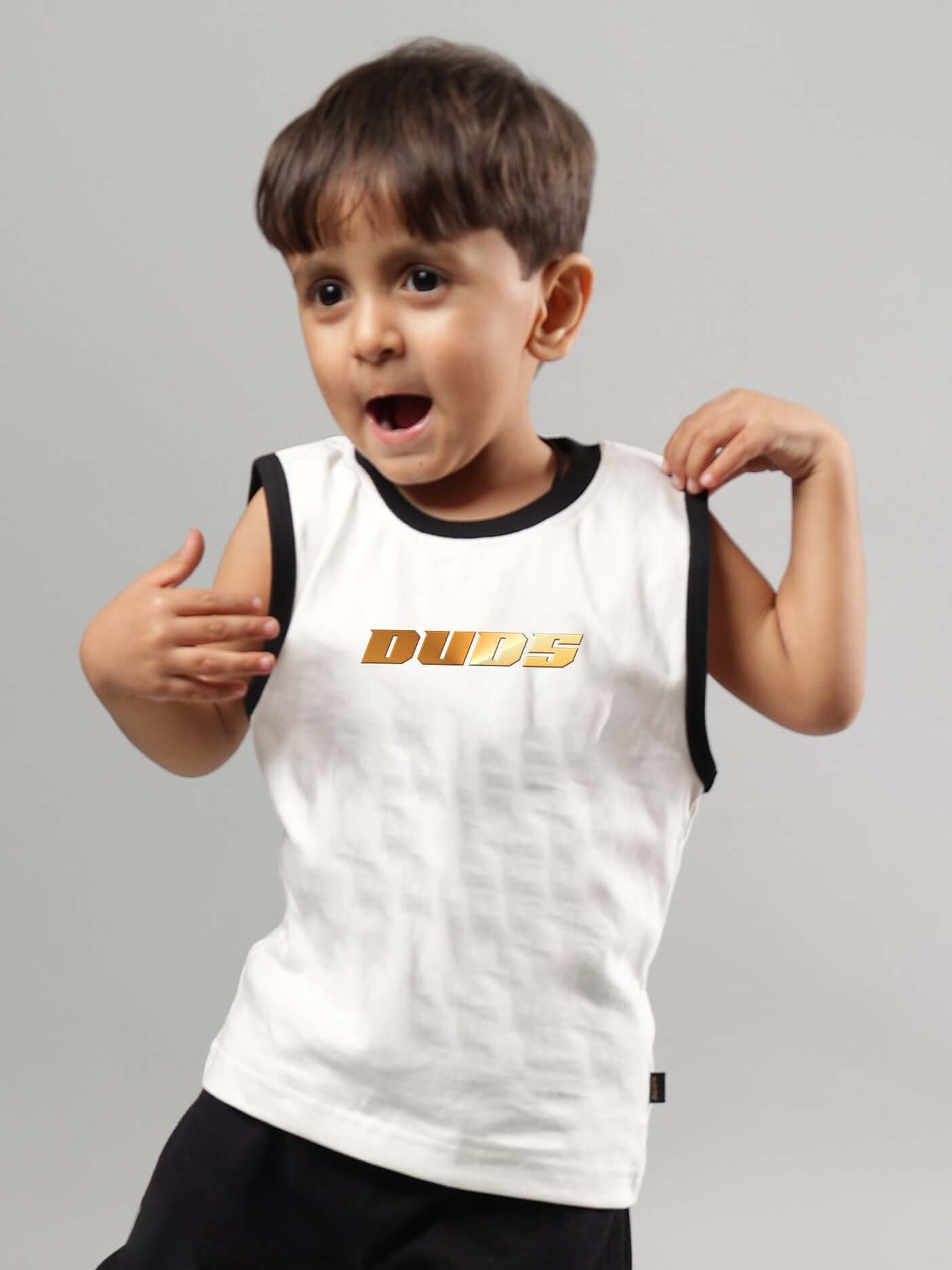 Boy wearing KEVIN summer T-shirt for boys & girls in off white by DUDS, showcasing custom fit option.