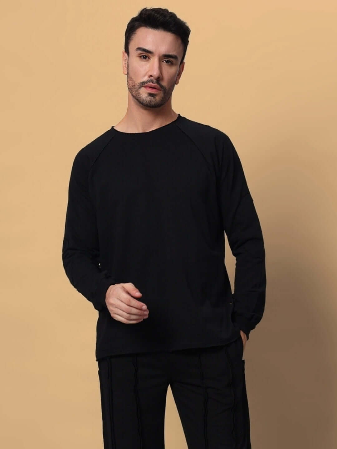 Model wearing the LAMINA Oversized Sweatshirt in black, crafted from premium cotton French terry fabric, ideal for comfort and style.