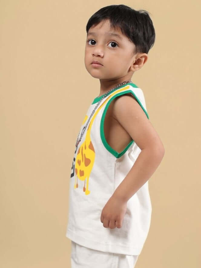Child wearing LET'S SMILE T-SHIRT FOR BOYS AND GIRLS OFF WHITE, featuring giraffe print and green trim, perfect for comfort and play.