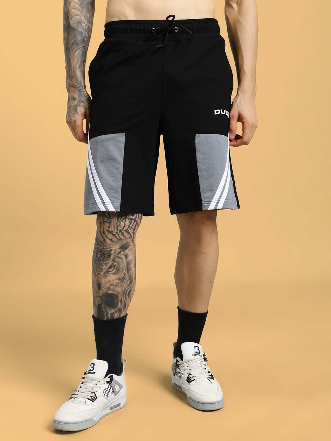 LEWIN CHINO REGULAR FIT SHORTS BLACK-GREY on model showcasing modern design and premium comfort with black-grey color blocking.