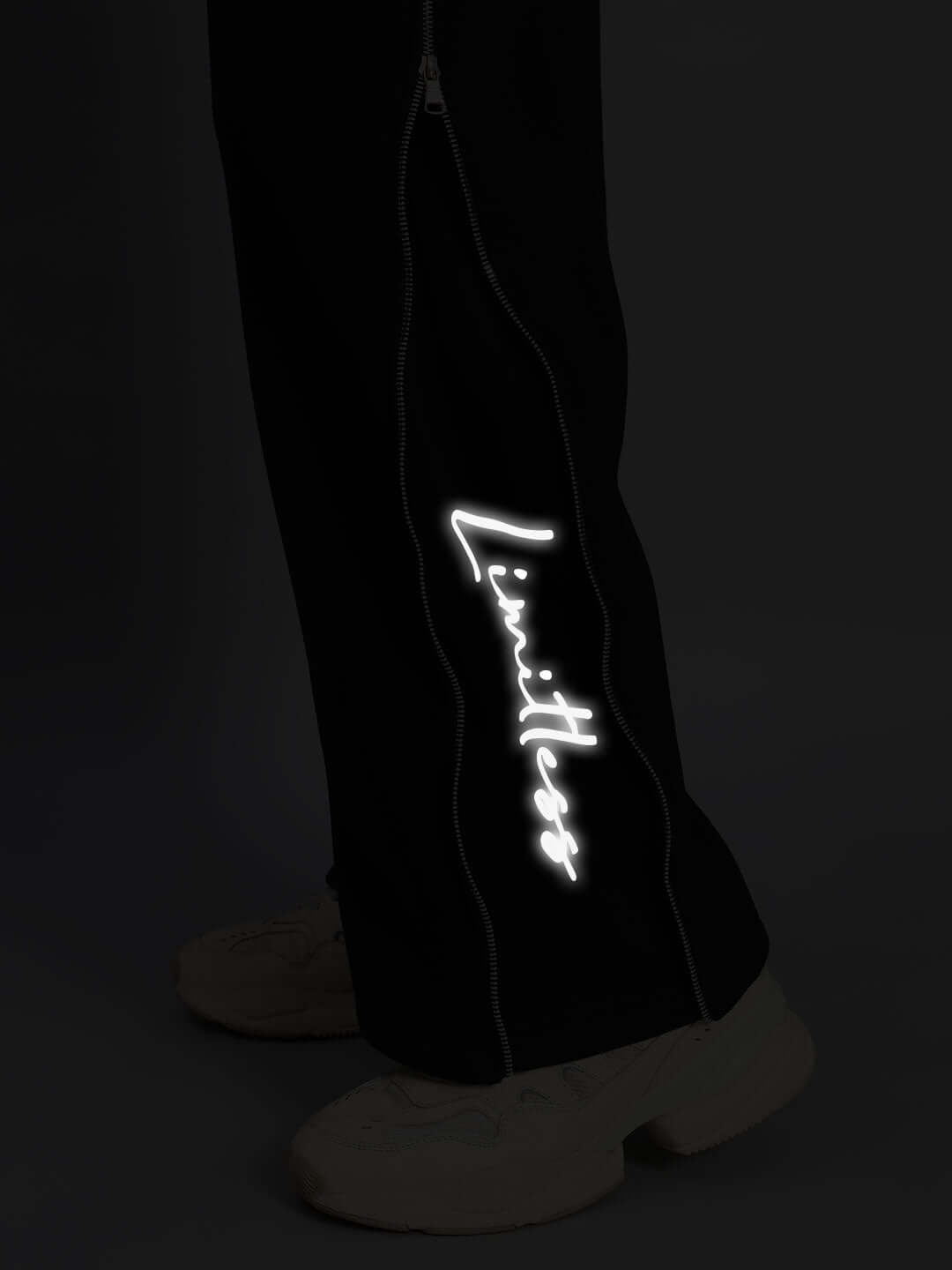 LIMITLESS FLEECE REFLECTOR JOGGER BLACK with reflective detail and stylish design.