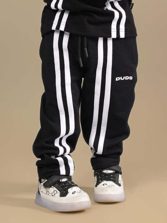 OUTLOOK JOGGER FOR BOYS GIRLS BLACK with sporty design, elastic waist, and cuffed hems for kids' comfort and style.