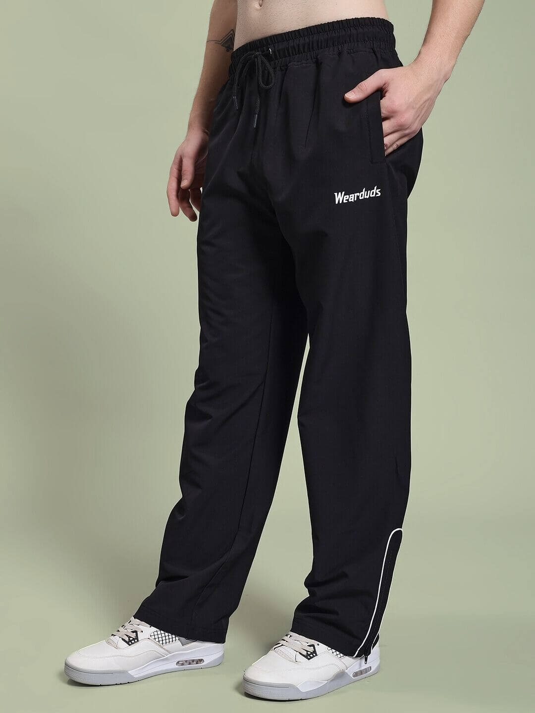 PERFACT RELAXED-FIT JOGGER BLACK with elastic waistband and side pockets, perfect for casual wear.