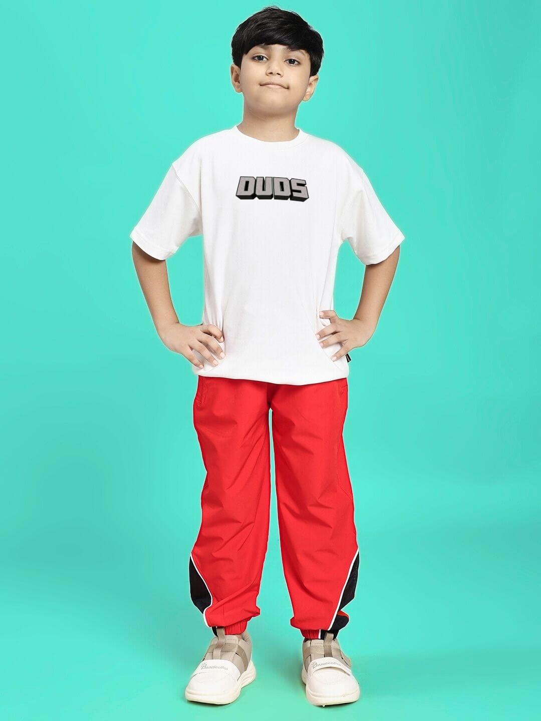 Child wearing PLEXUS JOGGER FOR BOYS AND GIRLS RED, styled with casual comfort and vibrant color against a turquoise background.