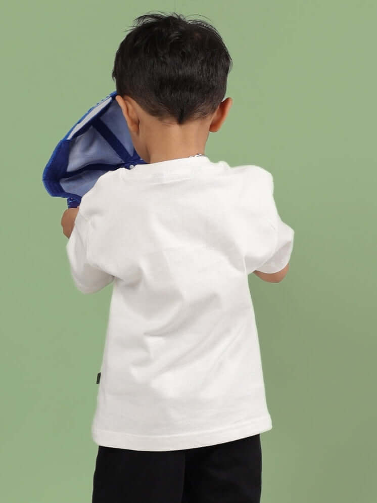 Child wearing ROBIN T-SHIRT FOR BOYS GIRLS OFF WHITE in a casual setting