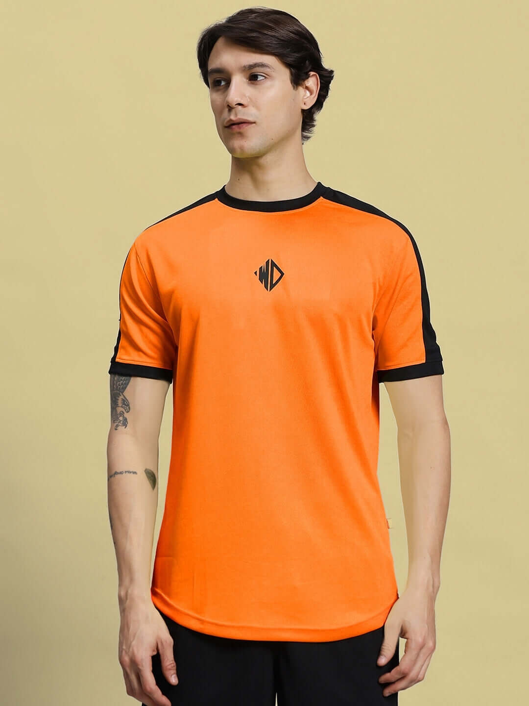 SHERPA REGULAR FIT T-SHIRT ORANGE made of sports polyester fabric, shown on model, ideal for casual wear and activities, cold machine wash recommended.