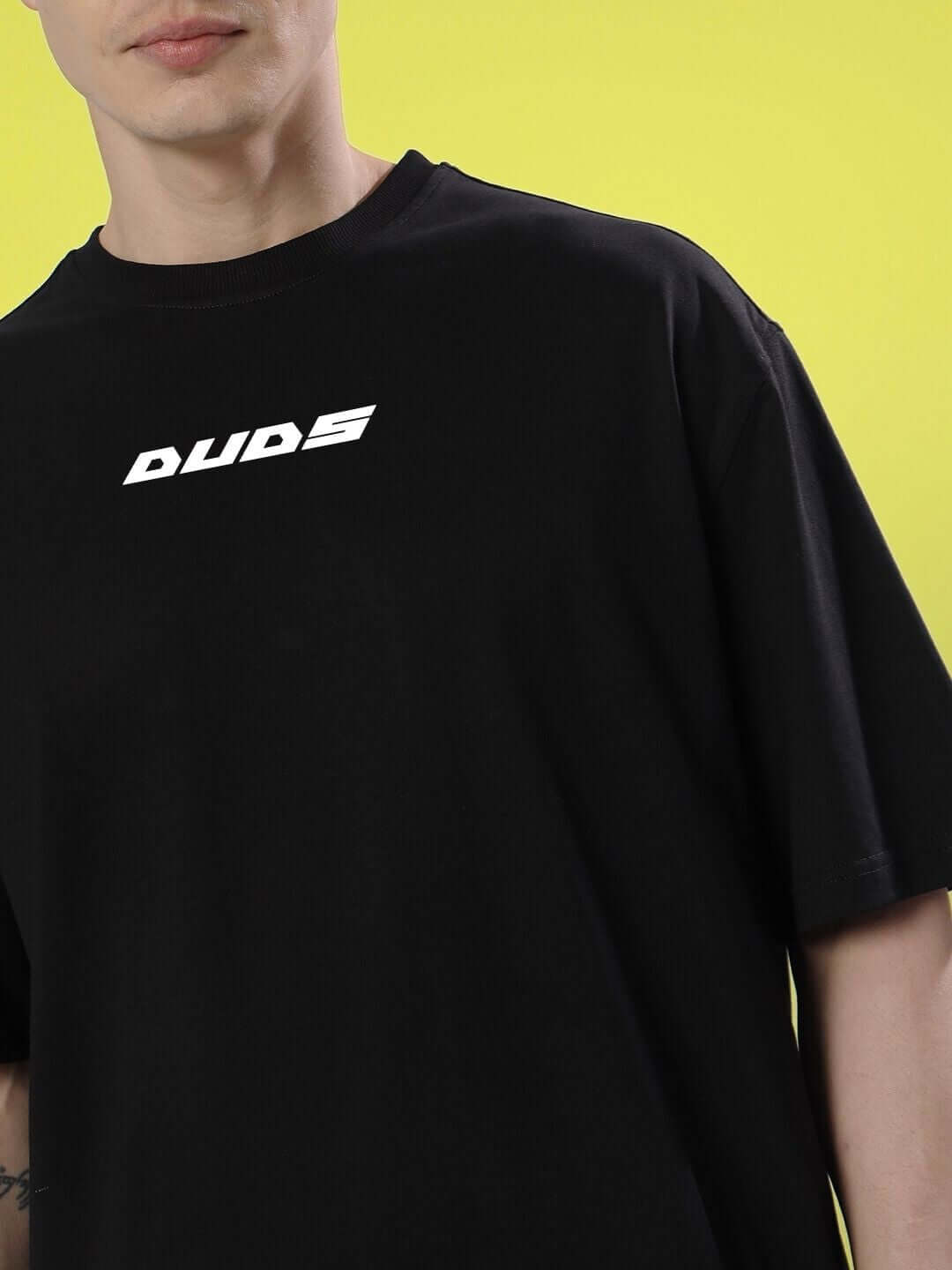 SKULL CYBERPUNK OVERSIZED T-SHIRT BLACK on person with yellow background