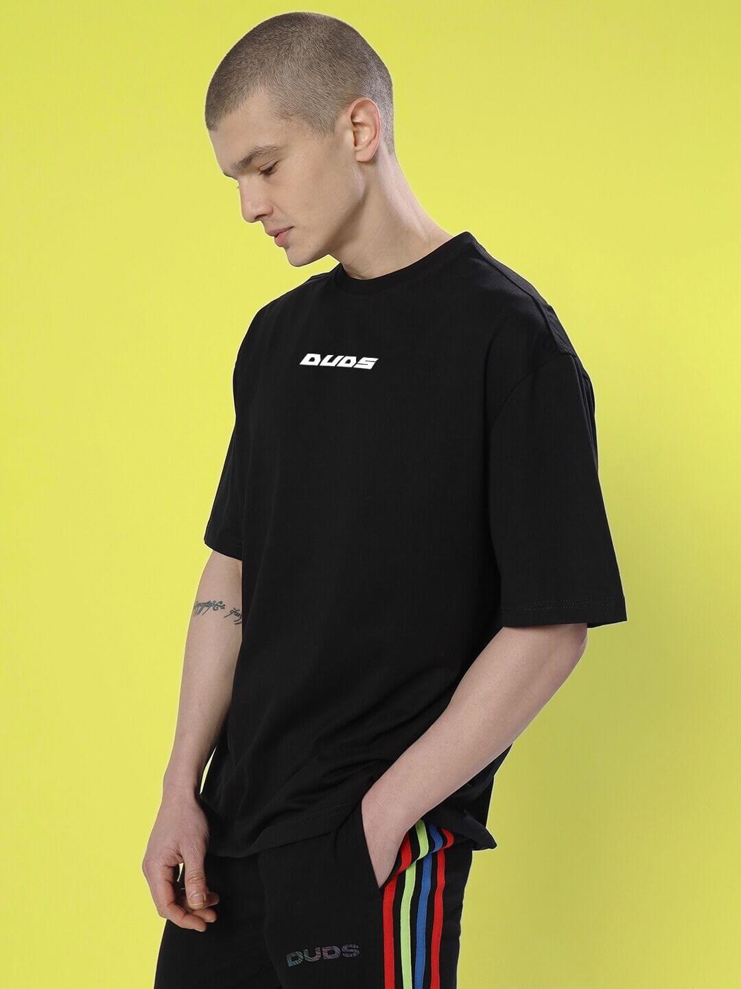 Model wearing SKULL CYBERPUNK OVERSIZED T-SHIRT BLACK with streetwear style, showcasing bold cyberpunk aesthetics.