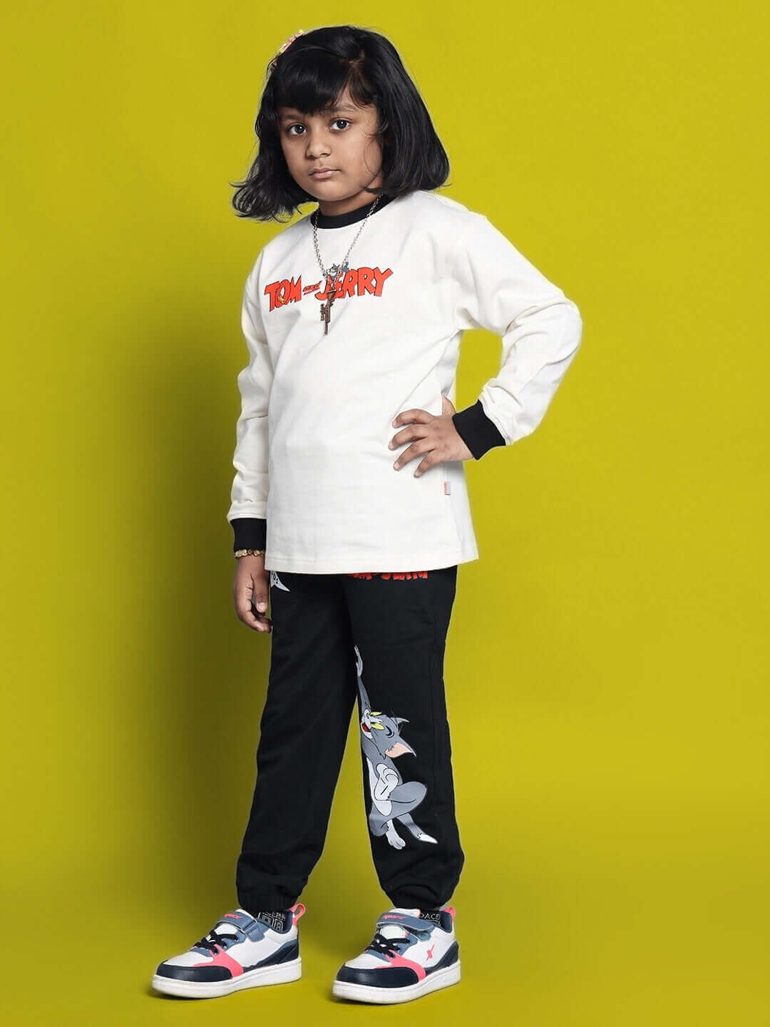 Child wearing Tom & Jerry oversized sweatshirt in off white-black, ideal for boys and girls. Premium heavy gauge cotton, 240 GSM.