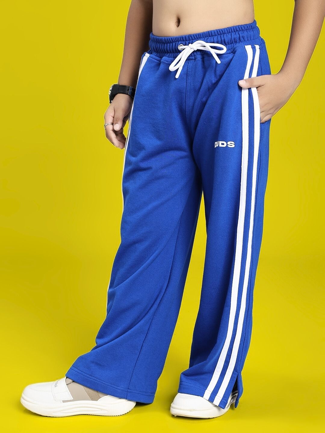 UNITED STRIPE JOGGER FOR BOYS AND GIRLS BLUE with white stripes on yellow background