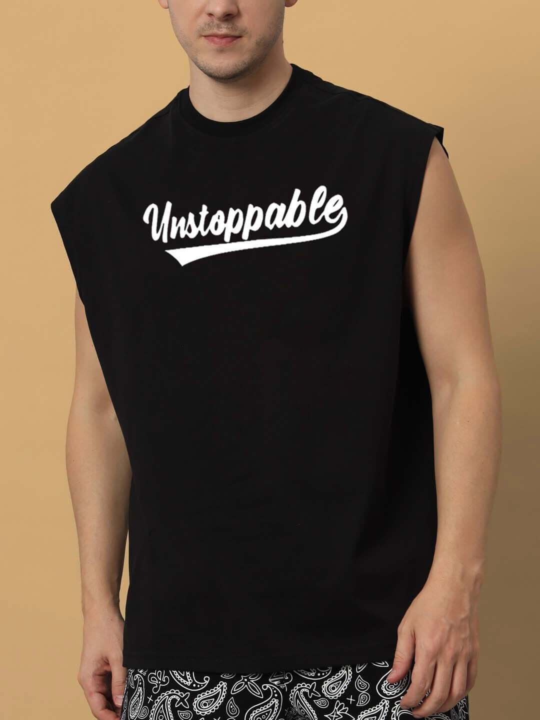 Black UNSTOPPABLE gym t-shirt with sleeveless design, ideal for custom fit. Perfect for workout sessions and sports enthusiasts.