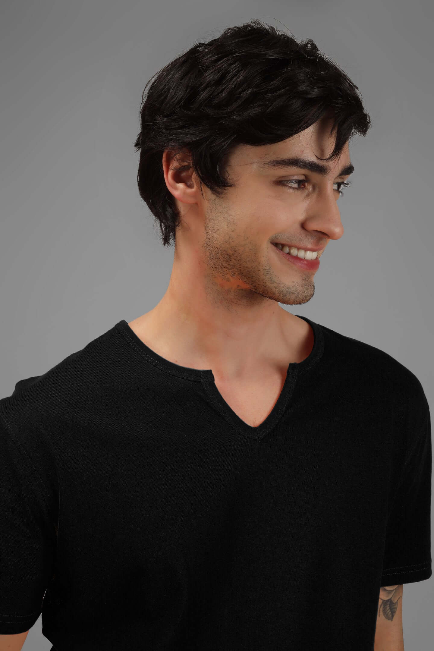 Model wearing VIKING REGULAR FIT T-SHIRT BLACK, premium-quality cotton for comfort and durability