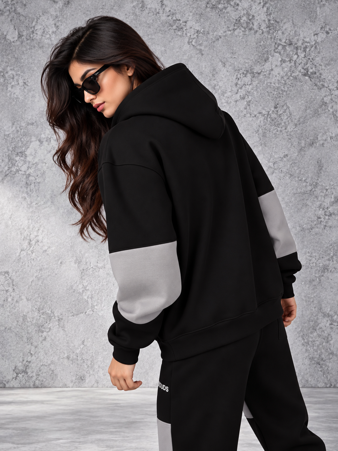 WOMEN WD GORBCORE CO-ORD BLACK-GREY oversized hoodie co-ord set styled with sunglasses, showcasing streetwear-inspired colorblock design
