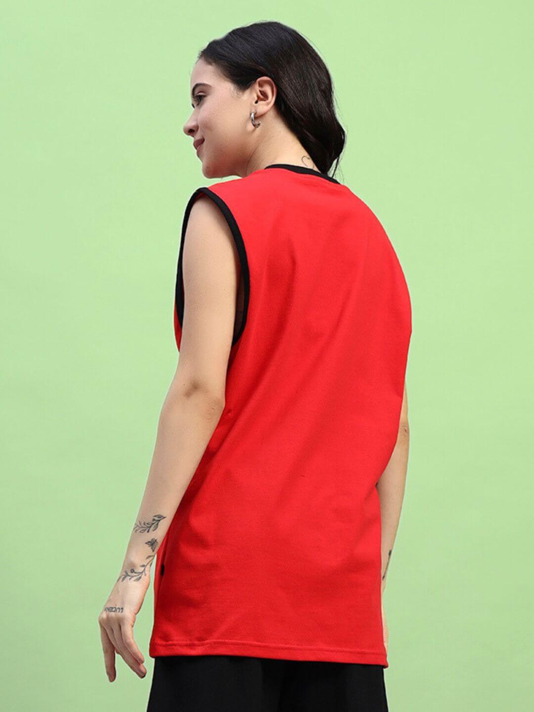 Woman wearing WOMEN'S AMIGA GYM SLEEVELESS T-SHIRT RED, showcasing back view against a green background.