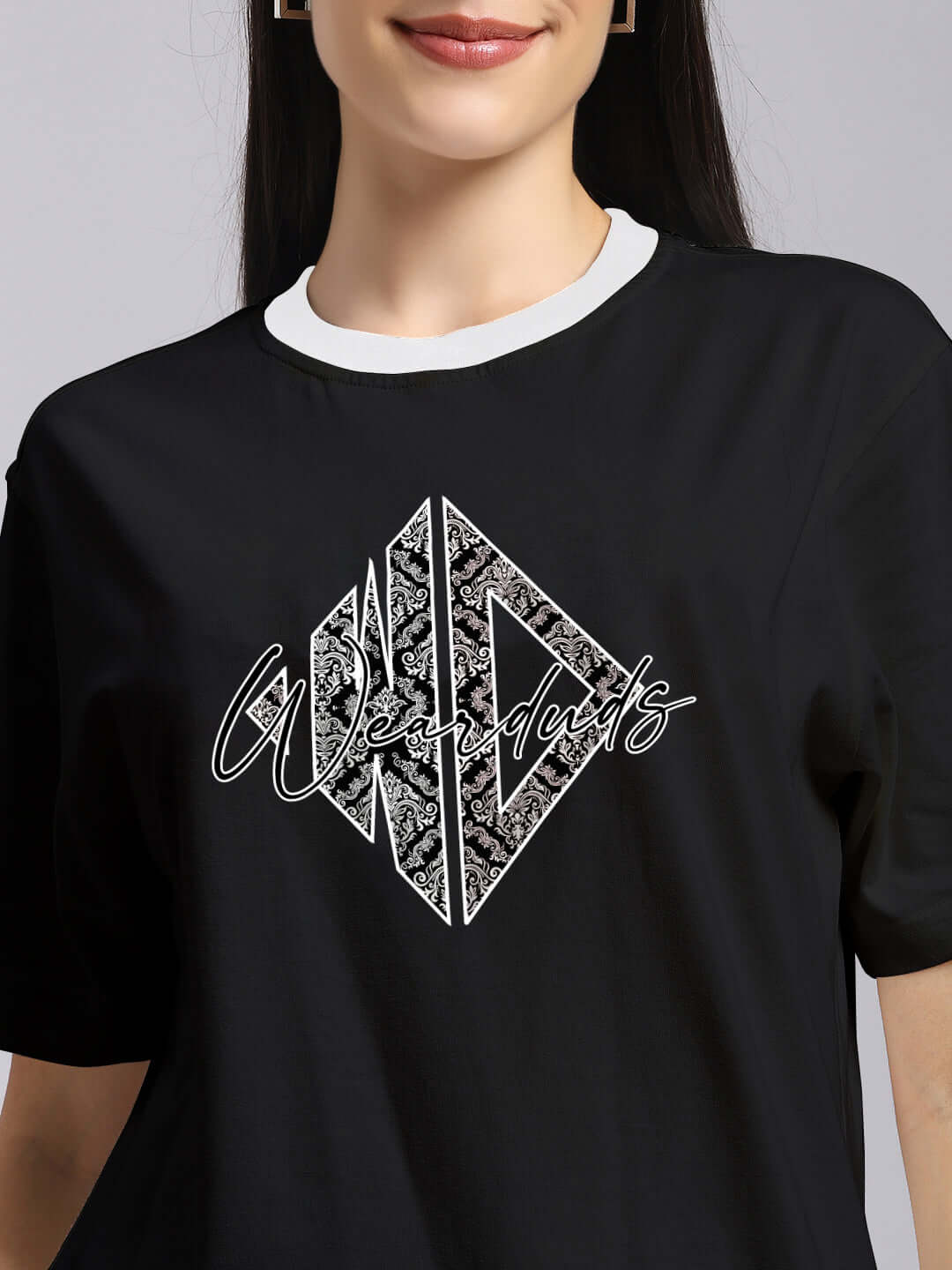 WOMENS ANGULAR REGULAR FIT T-SHIRT BLACK with geometric design, model wearing a comfortable modern minimalist tee.