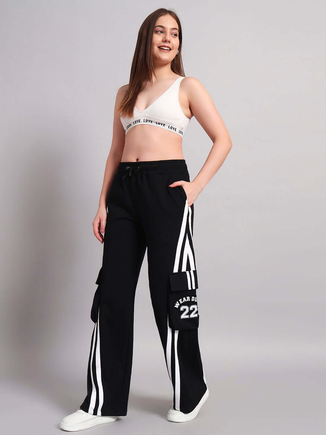 Model wearing WOMENS CRUCIS MULTI POCKET RELAXED-FIT JOGGERS BLACK showcasing modern style and comfort in versatile jogger pants.