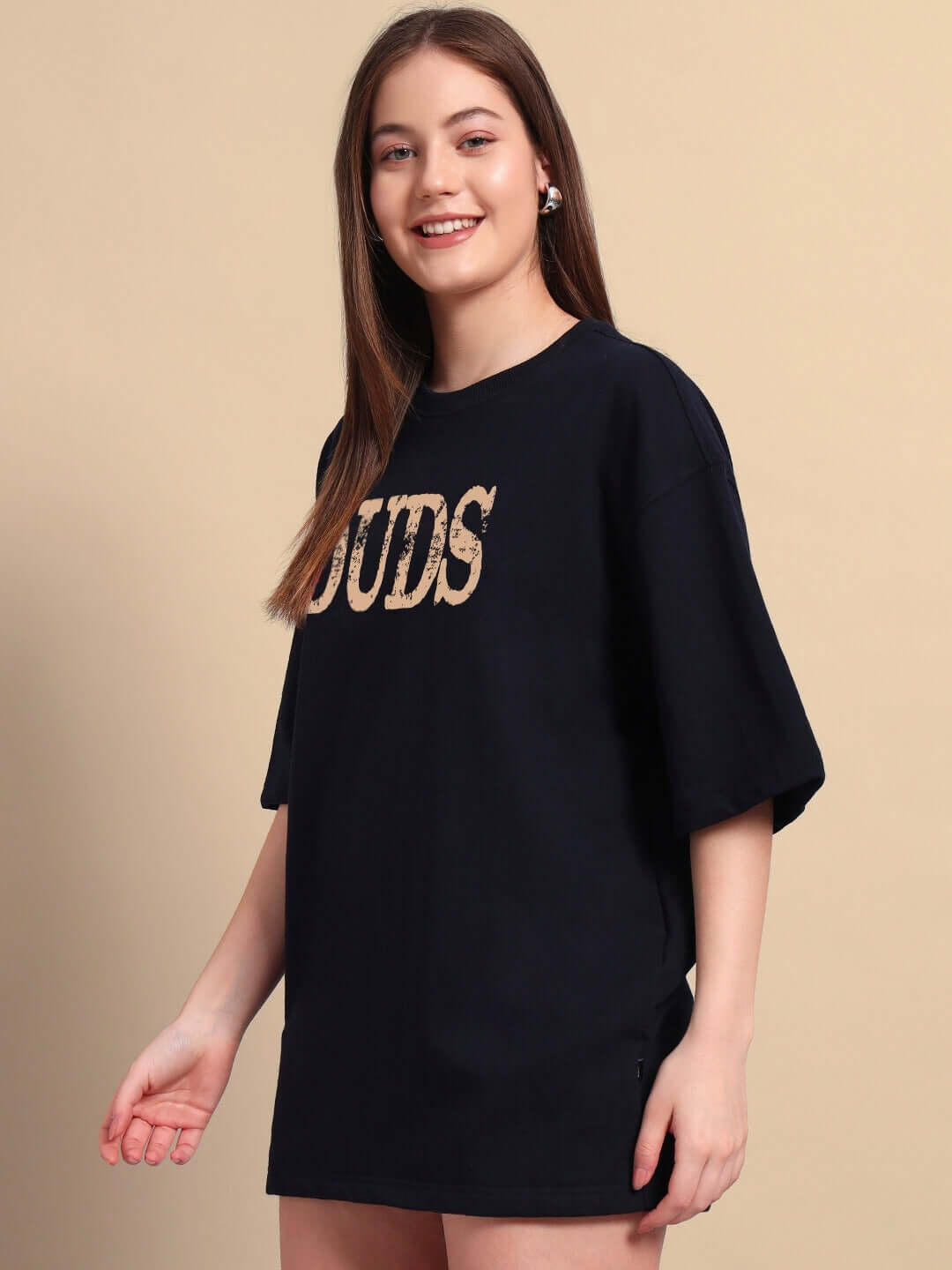 WOMEN'S HORNED FIGURE CREATIVE PRINT OVERSIZED T-SHIRT (BLACK) side pose