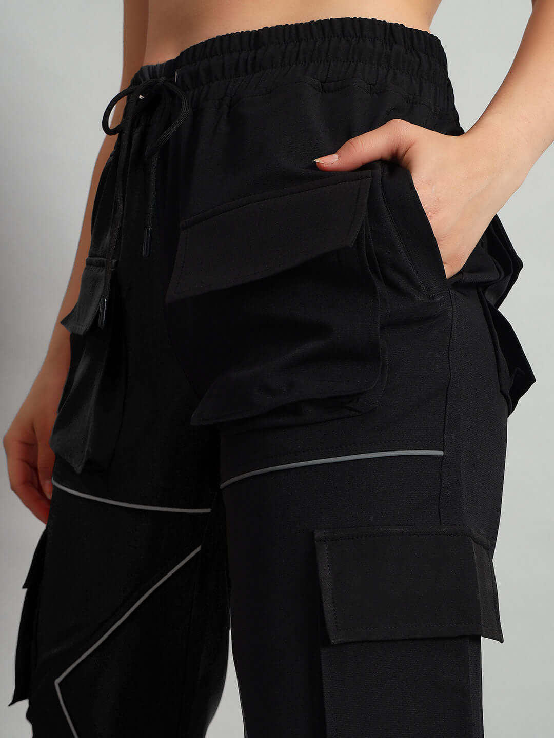 Side view of WOMEN FRONTLINE REFLECTOR PARACHUTE CARGO PANTS BLACK with pocket details.