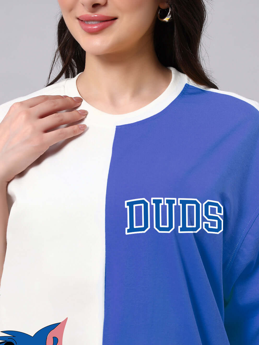 Close-up of WOMEN CAPER TOM CO-ORD SET BLUE OFF-WHITE showing blue and off-white fabric details with 'DUDS' logo.